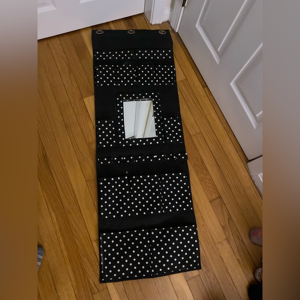 Hangable wall organizer